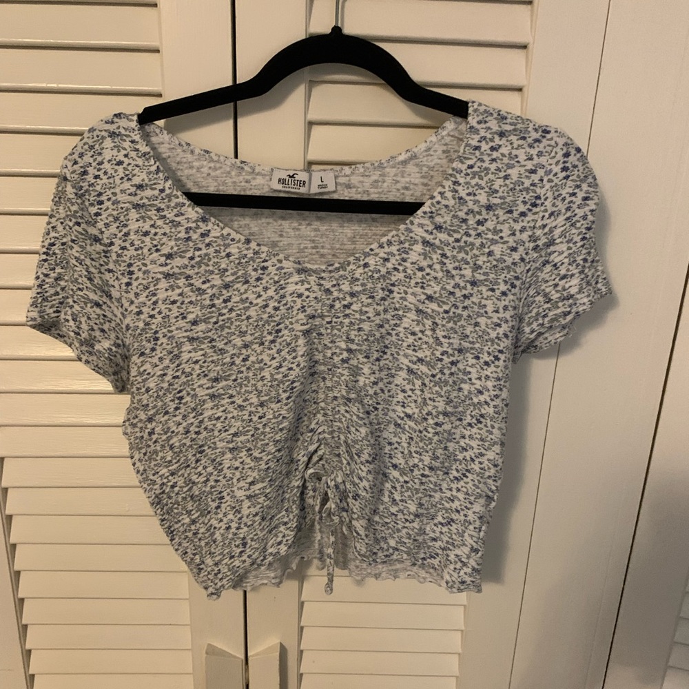 Hollister blue floral middle cinch top